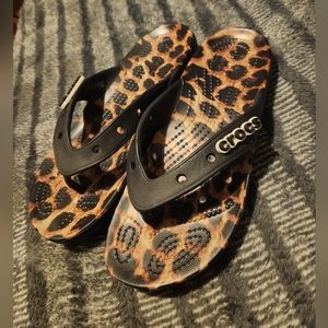 Crocs Classic Animal Remix Flip Flops Black Leopard Men's Size 6 Womens Size 8